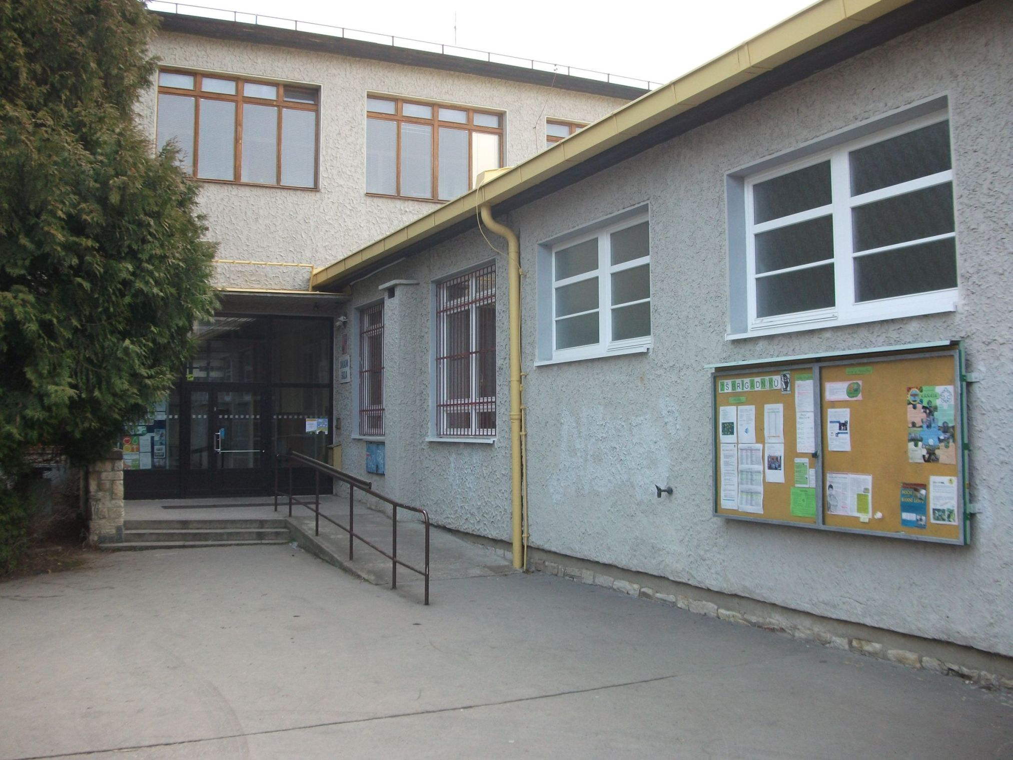 Brigadniku-Praha-Primary-school-in-Slovakia1